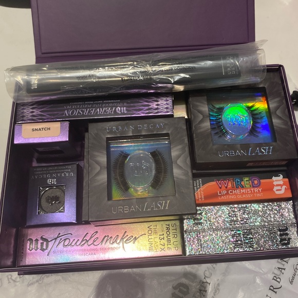 đ2/$20 - UD Eyeshadow Single in Mushroom, BNIB - Picture 6 of 7